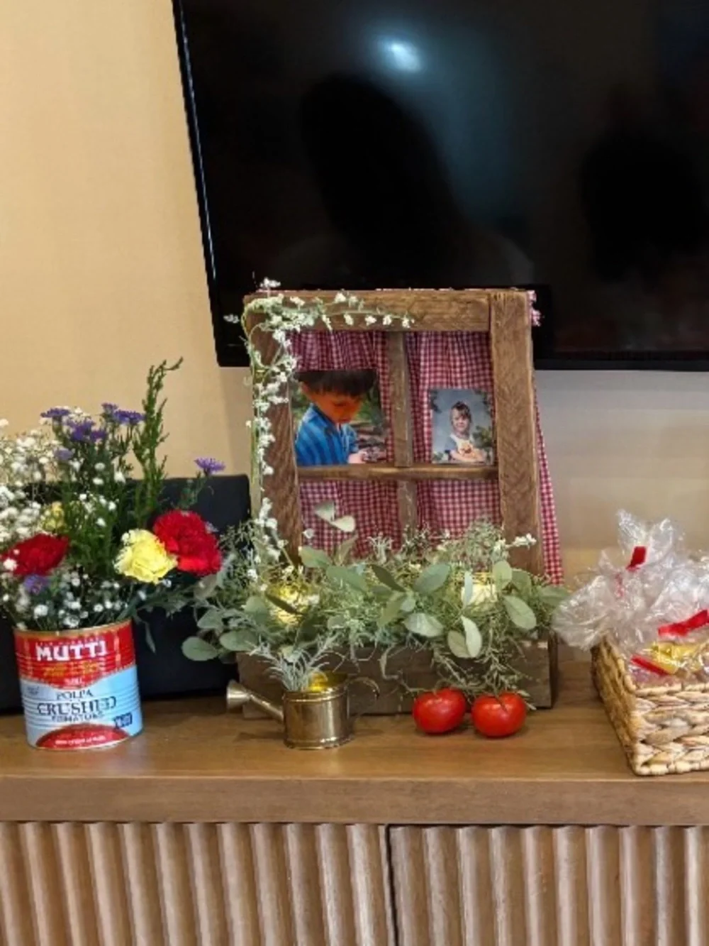 Ciao Baby themed shower decoration props